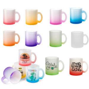 כוסות זכוכית עם ידית במגוון צבעים שונים בעיצוב אישי .